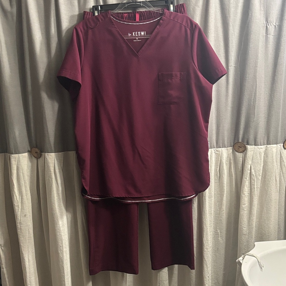 Uniform Advantage Kewsi line scrub set XL M